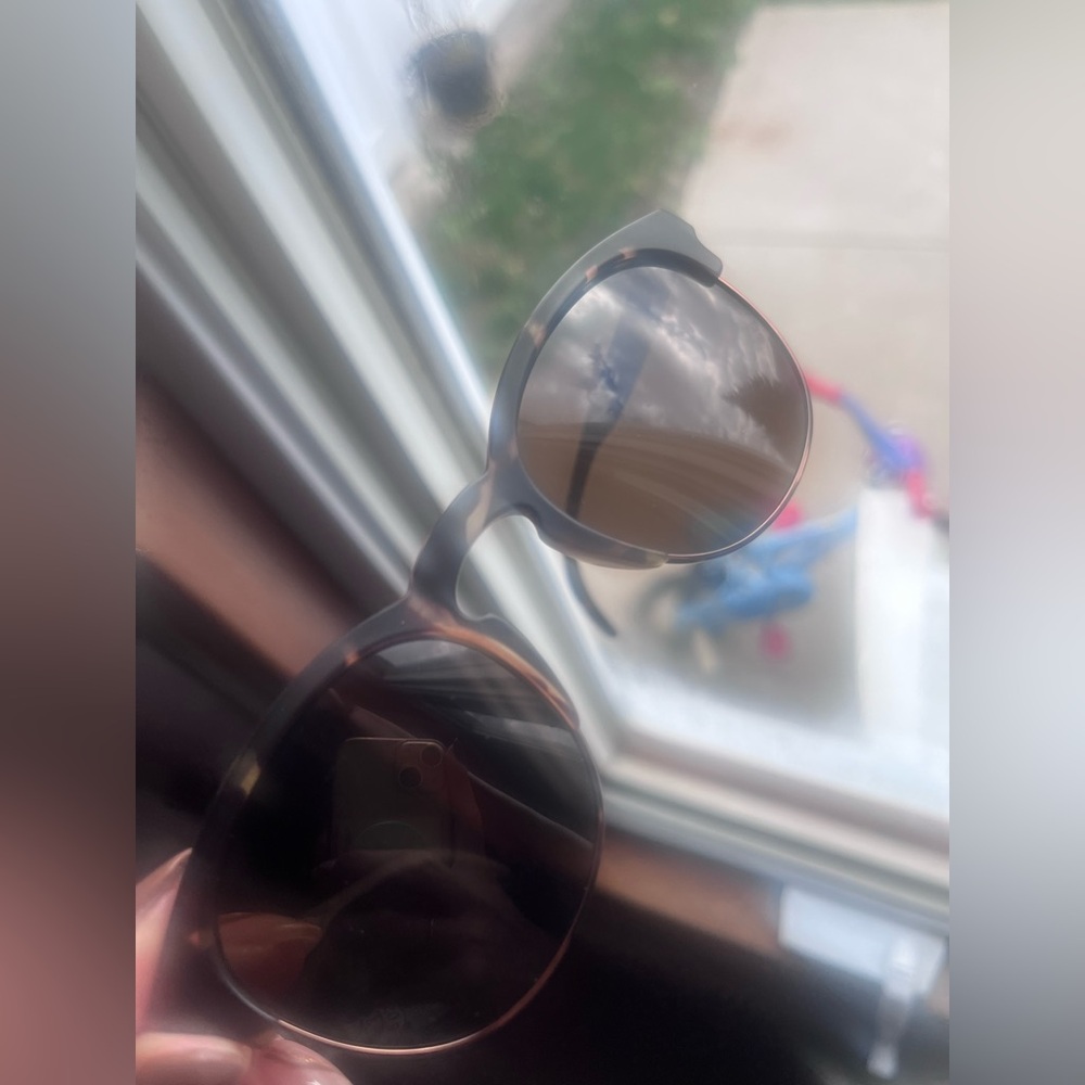 Classic Tortoise Shell Sunglasses - Picture 9 of 9